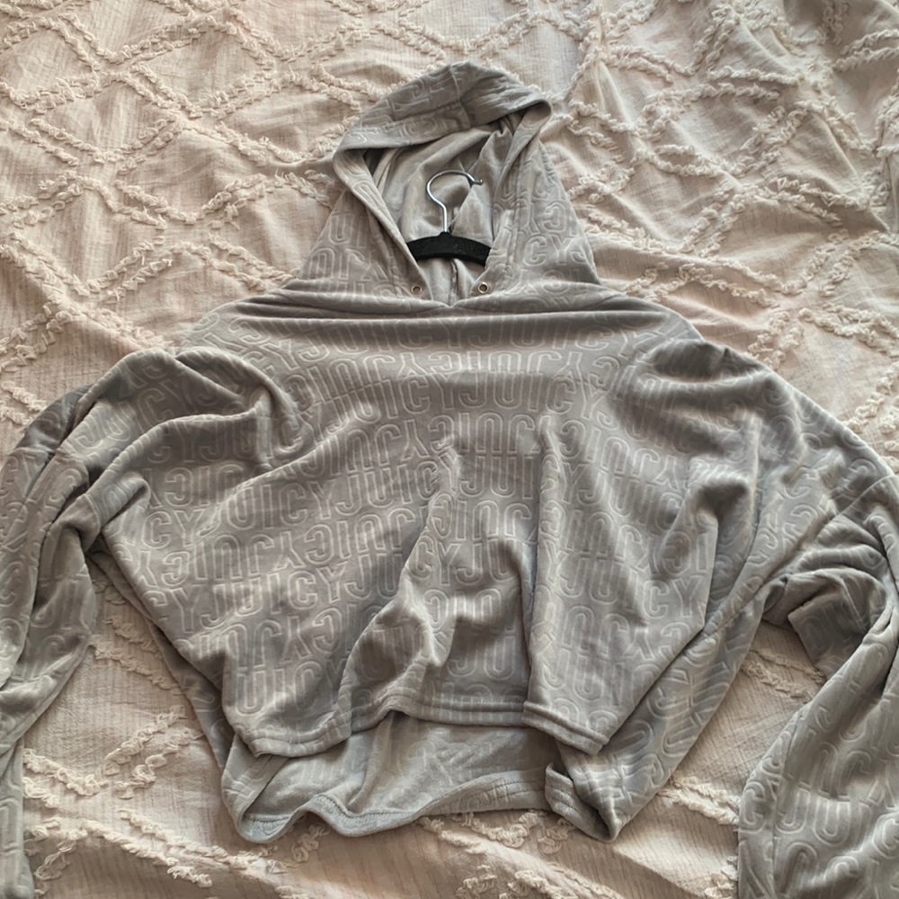 This is a cute Juicy couture soft crop top